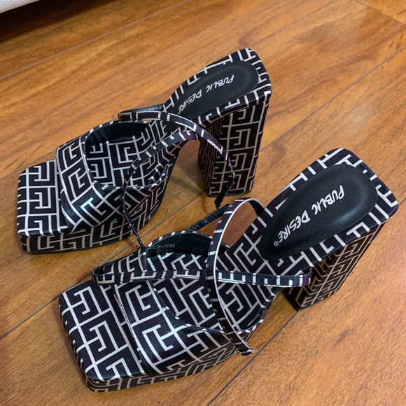 Black and white square pattern platform block heel size 7 - Picture 2 of 3